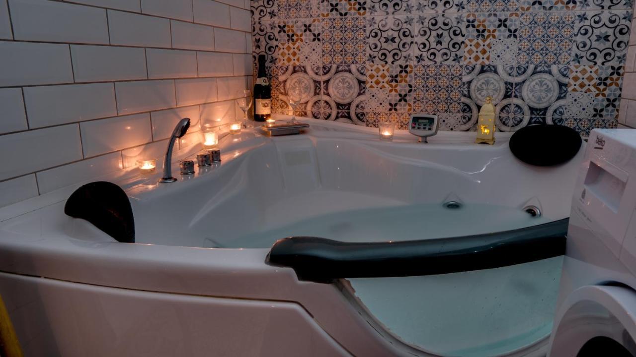 Spa Apartment Yin - Hot Tub, Sauna, Spa Novi Sad Bagian luar foto