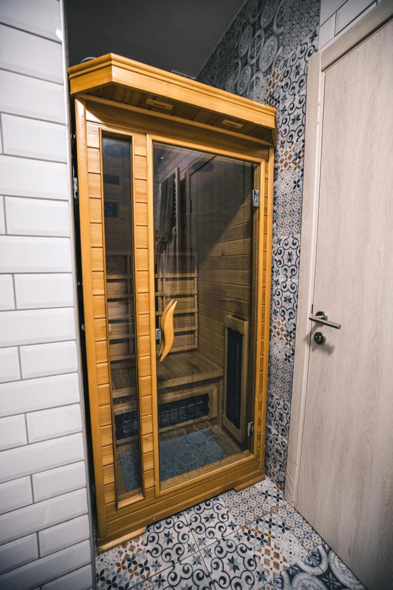 Spa Apartment Yin - Hot Tub, Sauna, Spa Novi Sad Bagian luar foto