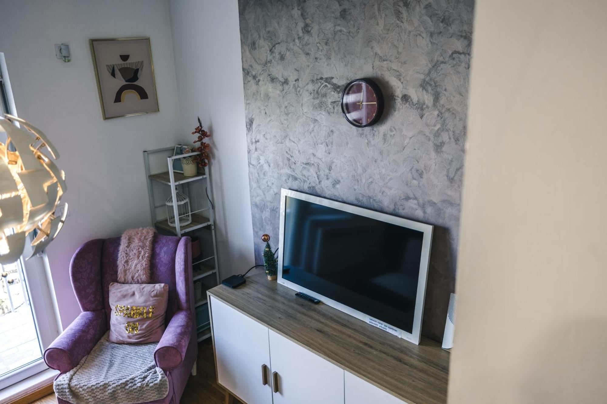Spa Apartment Yin - Hot Tub, Sauna, Spa Novi Sad Bagian luar foto